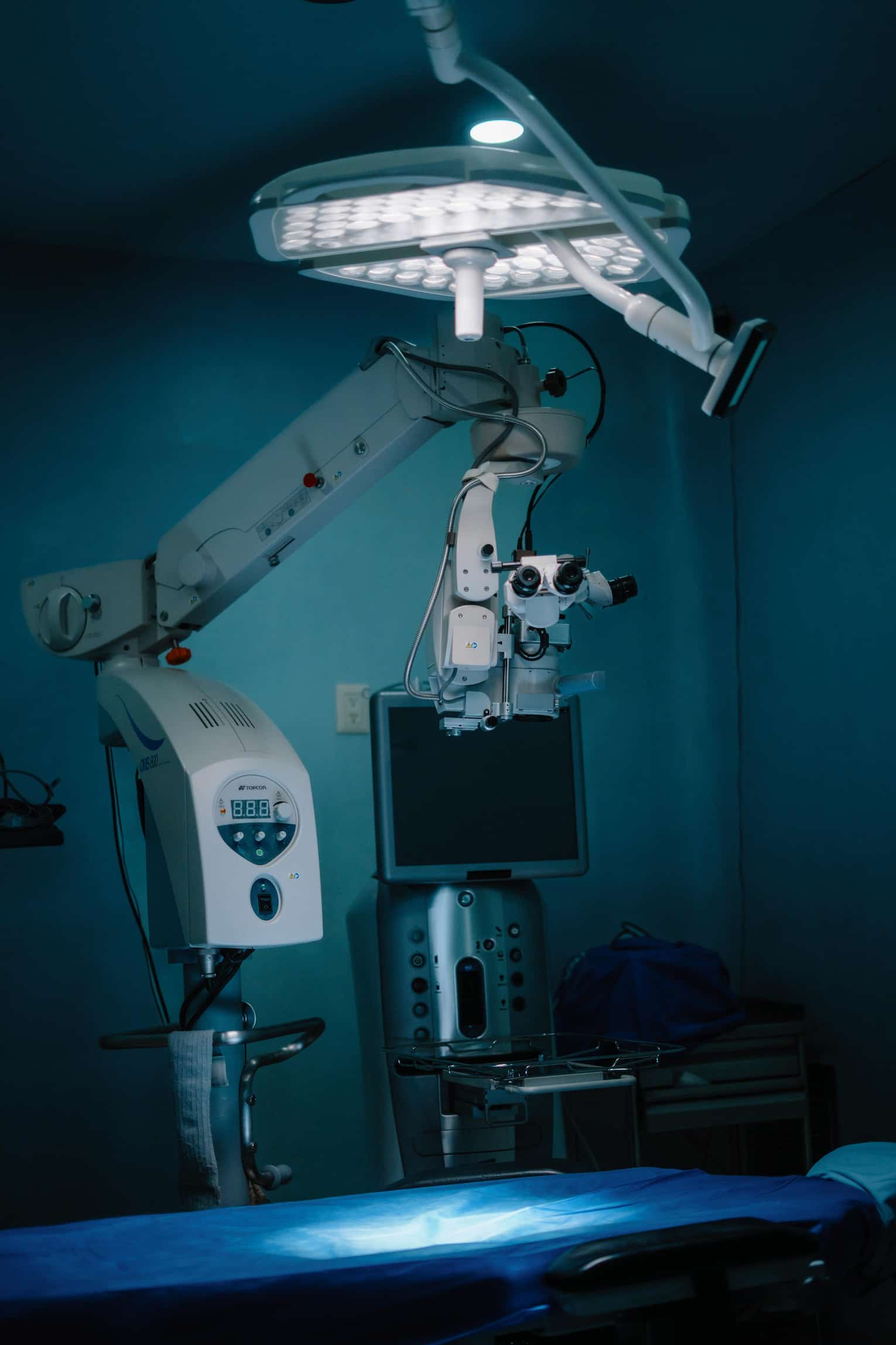 Robotic vs Open Myomectomy for Fibroids: What’s the Difference? 1 robotic surgery 2