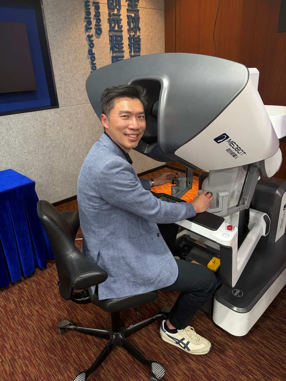 Toumai robotic surgery platform demonstration